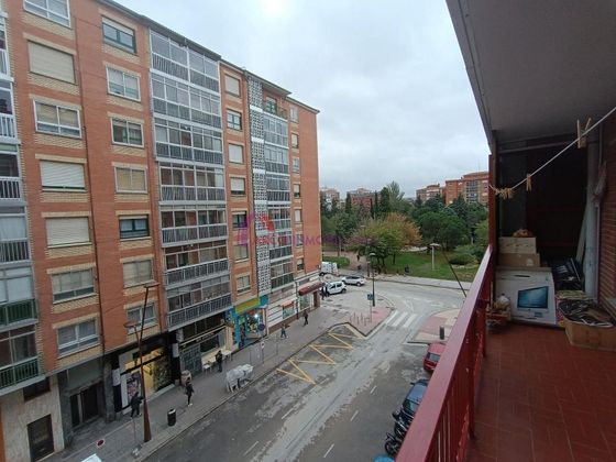 Foto 2 de Venta de piso en Gamonal de 4 habitaciones con terraza y garaje