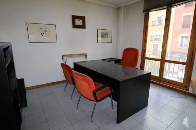 Foto 2 de Oficina en venta en calle Errege Atea de 190 m²