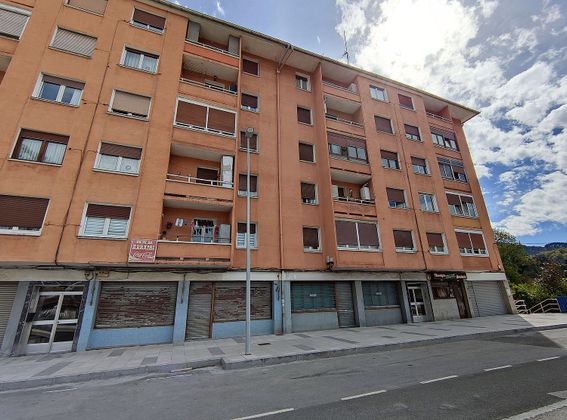 Foto 2 de Venta de piso en calle Arraibi Auzoa de 2 habitaciones y 69 m²
