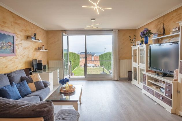Foto 1 de Casa adossada en venda a calle Piñeres de 4 habitacions amb garatge i jardí