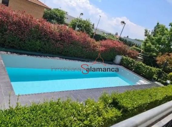 Foto 1 de Chalet en venta en Villamayor de 6 habitaciones con terraza y piscina