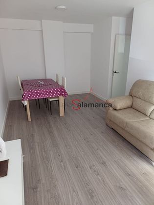 Foto 2 de Pis en lloguer a Delicias - San Isidro de 3 habitacions amb mobles i balcó