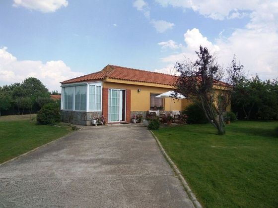 Foto 1 de Casa rural en venta en Calvarrasa de Arriba de 2 habitaciones con terraza y piscina