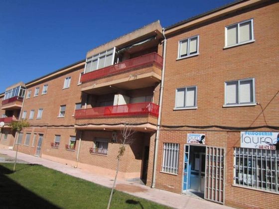 Foto 1 de Venta de piso en Fuentes de Oñoro de 3 habitaciones con balcón y calefacción