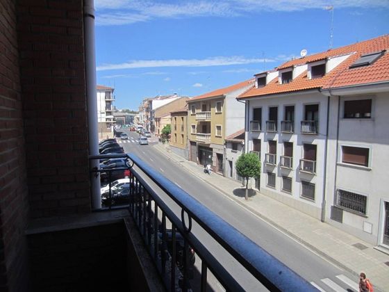 Foto 1 de Pis en venda a avenida De Bejar de 4 habitacions amb garatge i balcó