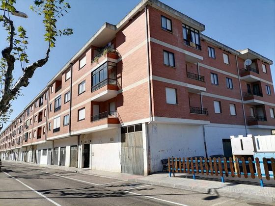 Foto 1 de Venta de piso en calle Hermanos García Carraffa de 3 habitaciones con terraza y piscina