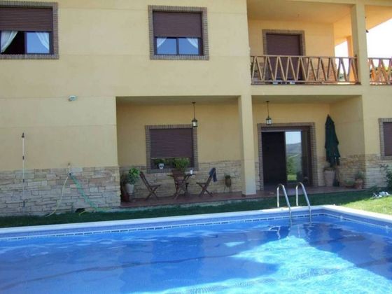 Foto 2 de Chalet en venta en Castillo de Locubín de 4 habitaciones con terraza y piscina