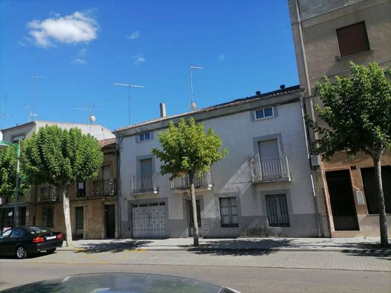 Foto 1 de Venta de casa adosada en calle Lorenza Iglesias de 8 habitaciones con terraza y calefacción