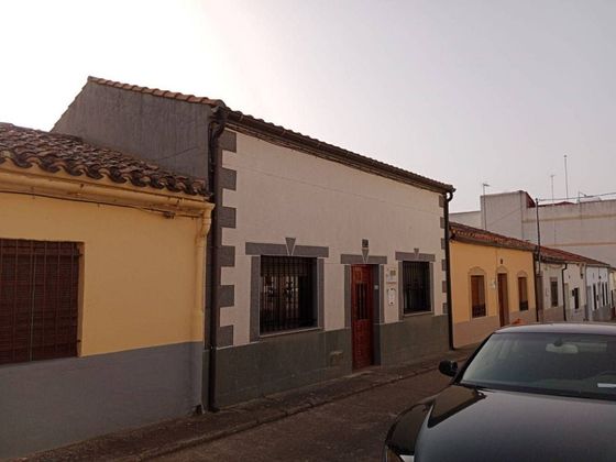 Foto 1 de Casa adosada en venta en calle General Castaños de 4 habitaciones con calefacción