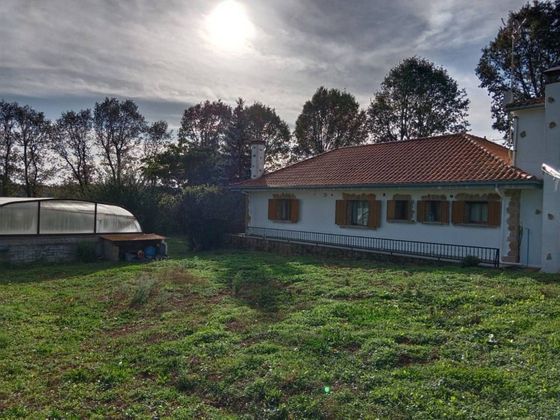 Foto 1 de Venta de casa rural en calle Los Chalets de 4 habitaciones con terraza y piscina
