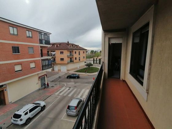 Foto 2 de Pis en venda a plaza Mayor de 4 habitacions amb terrassa i balcó