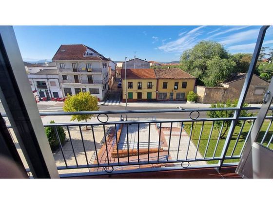 Foto 2 de Pis en venda a plaza Mayor de 4 habitacions amb terrassa i balcó