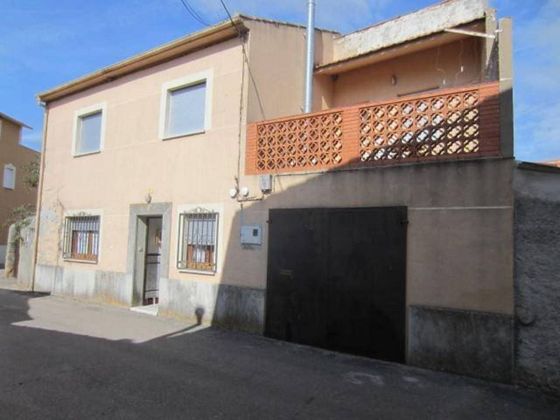 Foto 1 de Casa en venta en Casillas de Flores de 4 habitaciones con terraza y garaje