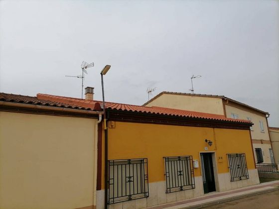 Foto 2 de Casa en venda a calle Estación de 4 habitacions amb calefacció