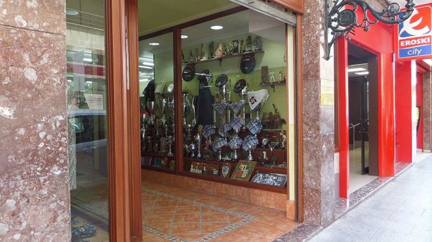 Foto 2 de Local en venta en calle Fernando Abaunza con aire acondicionado y calefacción