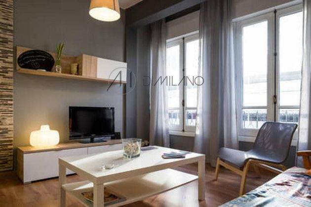 Foto 1 de Venta de piso en Praza España - Casablanca de 2 habitaciones con muebles y calefacción