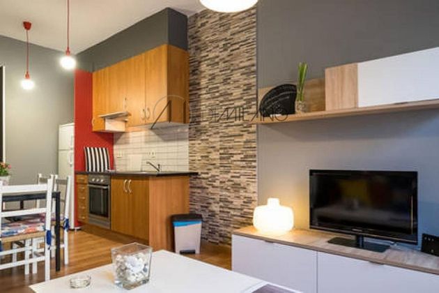 Foto 2 de Pis en venda a Praza España - Casablanca de 2 habitacions amb mobles i calefacció