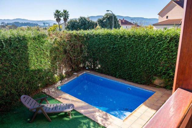 Foto 2 de Casa adossada en venda a Nigrán de 4 habitacions amb terrassa i piscina