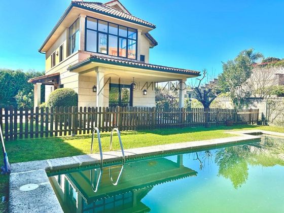 Foto 1 de Xalet en venda a Nigrán de 5 habitacions amb terrassa i piscina