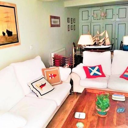 Foto 2 de Pis en lloguer a Puerto Chico de 2 habitacions amb terrassa i mobles