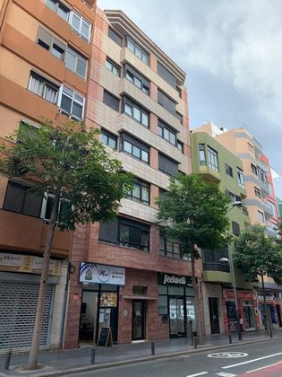 Foto 2 de Dúplex en lloguer a calle León y Castillo de 2 habitacions amb garatge i mobles
