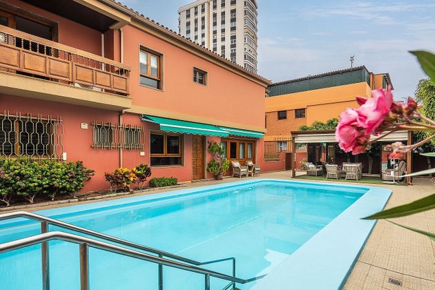 Foto 1 de Xalet en venda a calle León y Castillo de 5 habitacions amb terrassa i piscina