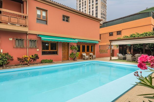 Foto 2 de Xalet en venda a calle León y Castillo de 5 habitacions amb terrassa i piscina
