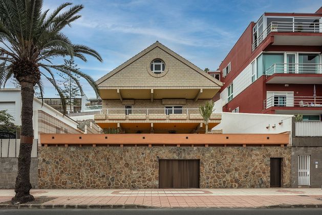 Foto 1 de Venta de casa en paseo De Chil de 9 habitaciones con terraza y piscina