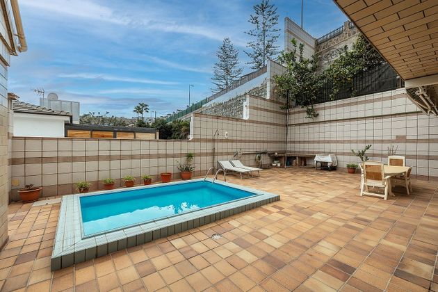 Foto 2 de Venta de casa en paseo De Chil de 9 habitaciones con terraza y piscina