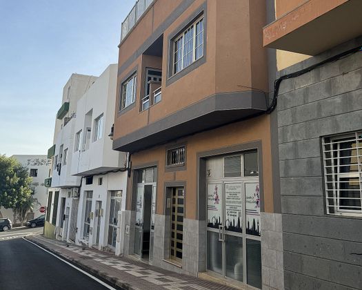 Foto 2 de Edifici en venda a calle Butihondo de 364 m²