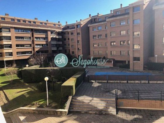 Foto 1 de Piso en venta en Centro - Segovia de 5 habitaciones con terraza y piscina