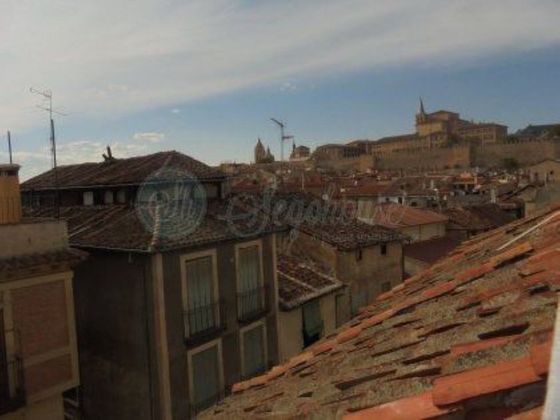 Foto 1 de Piso en venta en Centro - Segovia de 2 habitaciones con aire acondicionado y calefacción