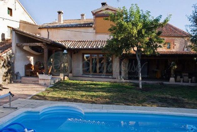 Foto 1 de Casa en venda a calle Arriba de 4 habitacions amb terrassa i piscina