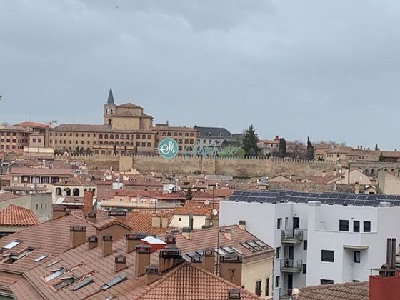 Foto 2 de Ático en venta en Centro - Segovia de 2 habitaciones con terraza y piscina