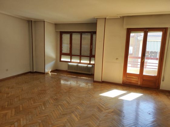 Foto 1 de Pis en venda a Ezequiel González - Conde de Sepúlveda de 5 habitacions amb terrassa i garatge
