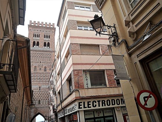 Foto 1 de Pis en venda a Centro - Teruel de 7 habitacions amb terrassa i garatge