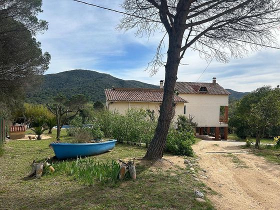Foto 1 de Casa rural en venda a Niàgara Parc - Ágora Parc - Roca Rossa de 4 habitacions amb terrassa i piscina