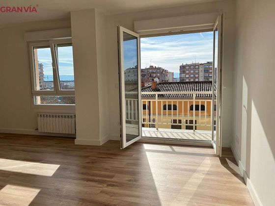 Foto 2 de Pis en venda a Centro - Logroño de 2 habitacions amb terrassa i balcó