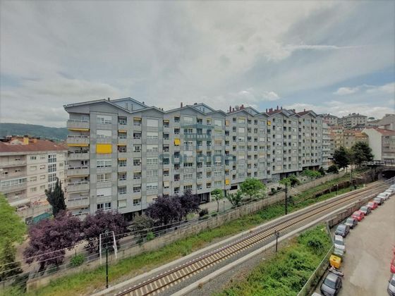 Foto 2 de Venta de piso en Centro - Ourense de 3 habitaciones con garaje y balcón