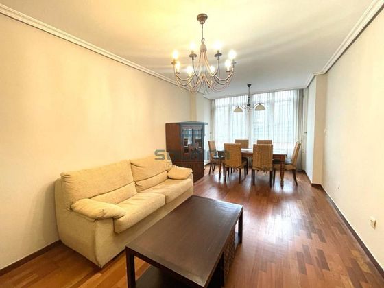 Foto 1 de Alquiler de piso en Centro - Ourense de 4 habitaciones con muebles y calefacción