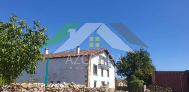 Foto 1 de Venta de casa en Merindad de Montija de 5 habitaciones con jardín y balcón