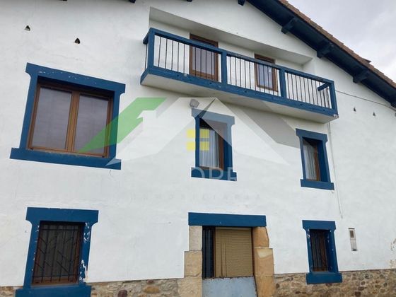 Foto 2 de Venta de casa en Merindad de Montija de 5 habitaciones con jardín y balcón