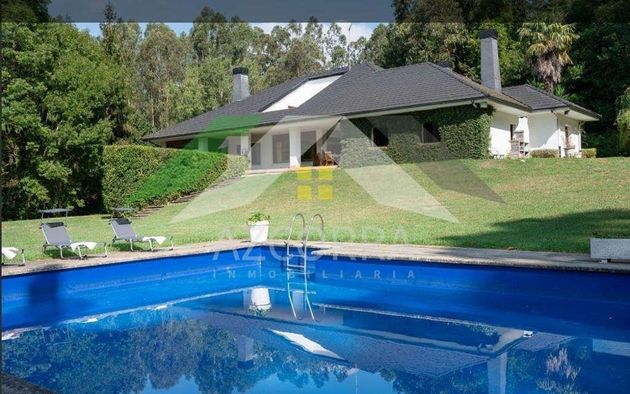 Foto 1 de Venta de chalet en Urduliz de 8 habitaciones con terraza y piscina