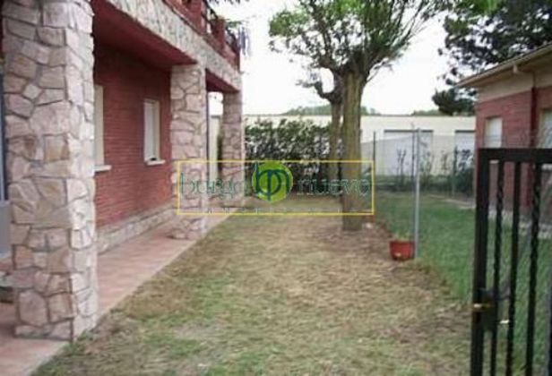 Foto 1 de Venta de piso en Villasabariego de 2 habitaciones con piscina y jardín