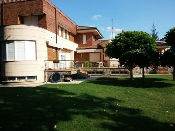 Foto 1 de Chalet en venta en Mansilla de las Mulas de 6 habitaciones con terraza y garaje