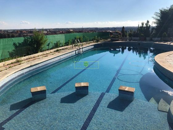 Foto 2 de Xalet en venda a San Esteban de 6 habitacions amb piscina i jardí