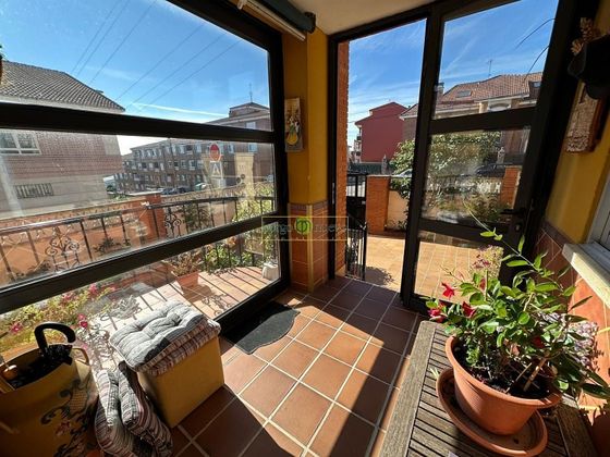 Foto 2 de Xalet en venda a Villaquilambre de 5 habitacions amb terrassa i garatge