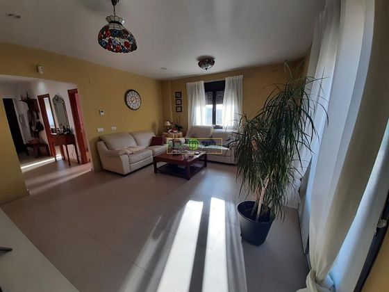 Foto 2 de Casa en venta en Onzonilla de 4 habitaciones con piscina y garaje