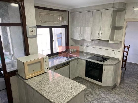 Foto 2 de Alquiler de piso en Centro - Ourense de 4 habitaciones con garaje y jardín