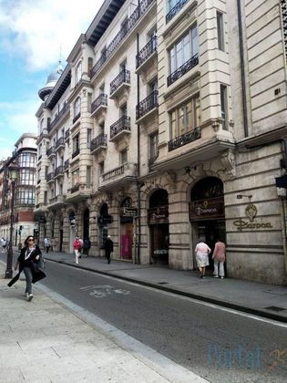 Foto 2 de Oficina en lloguer a Plaza España - Villa Pilar - Reyes Católicos - Vadillos amb terrassa i aire acondicionat
